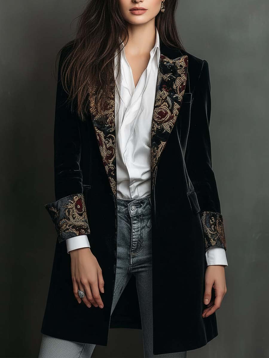 Camilla | Blazer entallado negro con estampado barroco