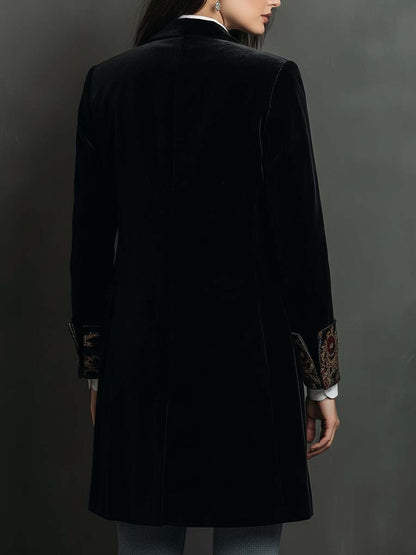Camilla | Blazer entallado negro con estampado barroco