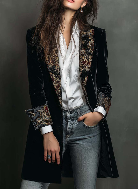 Camilla | Blazer entallado negro con estampado barroco