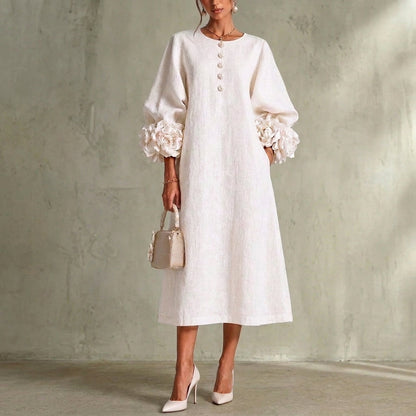 Vestido Midi Blanco con Botones de Flores y Mangas Decoradas