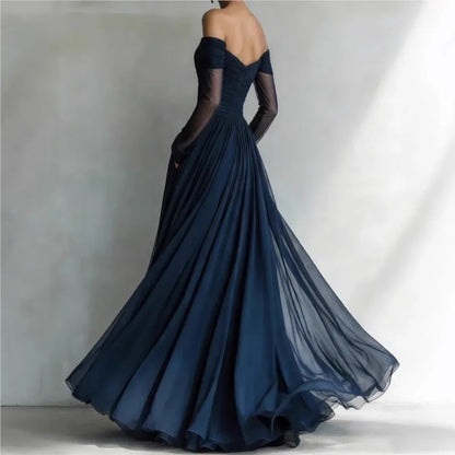 Éléonore | Vestido largo con hombros descubiertos e inserciones de malla