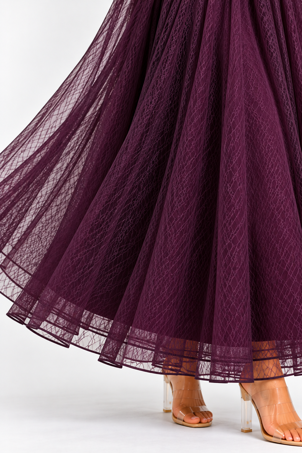 Flavia | Vestido largo color ciruela con escote tipo lágrima y detalles de encaje en chiffon